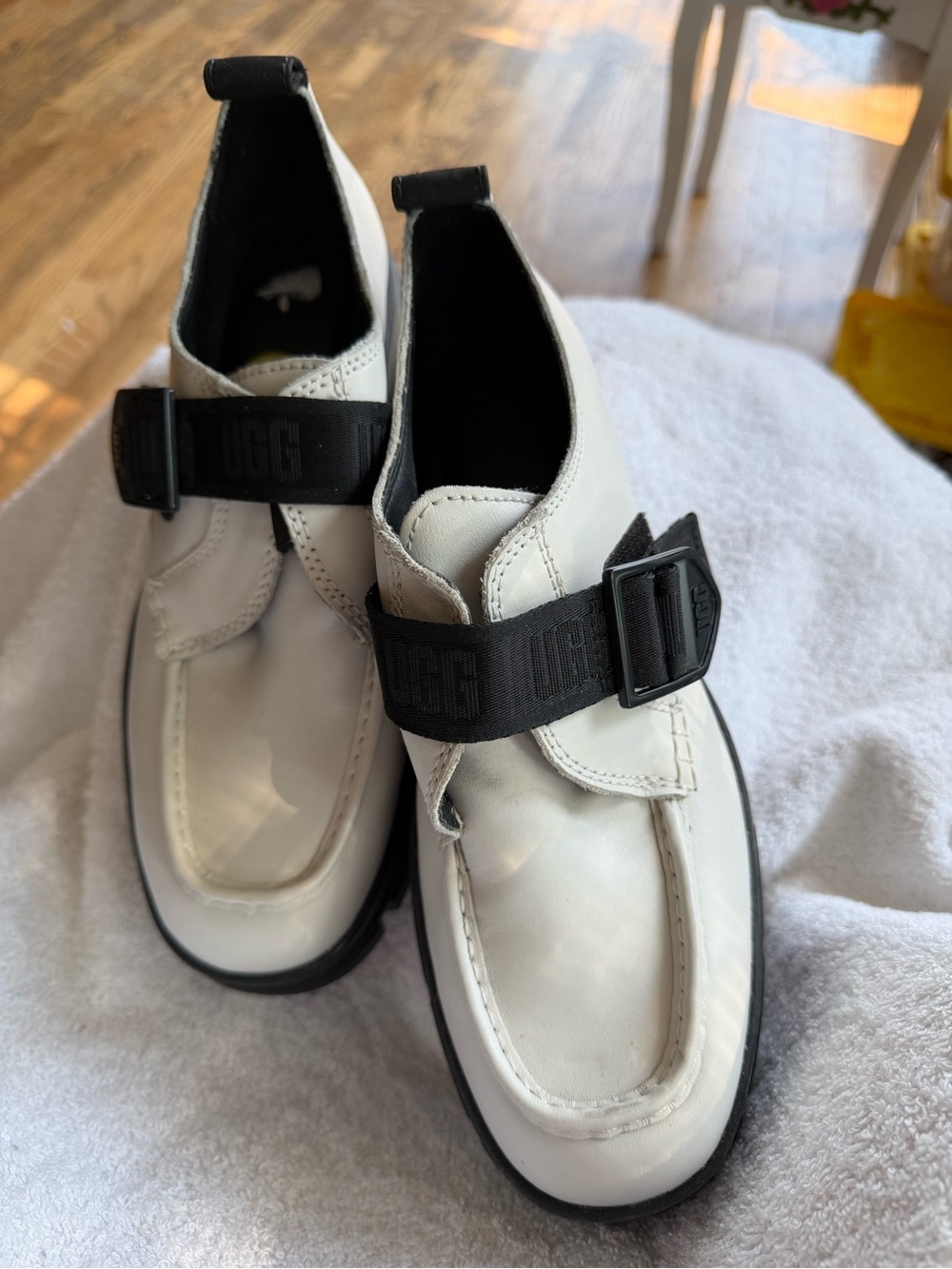UGG White Leather Dress Shoes with Black Strap